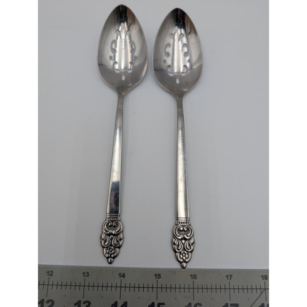 Oneida‎ Community Pierced Serving Spoon Vinland Lot of  2